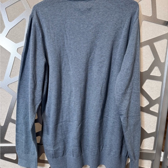 H&M Men's Heather Gray Crewneck Sweater - Picture 4 of 9